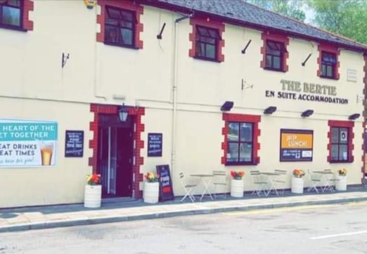 Bertie Pontypridd Hotel Trehafod Luaran gambar